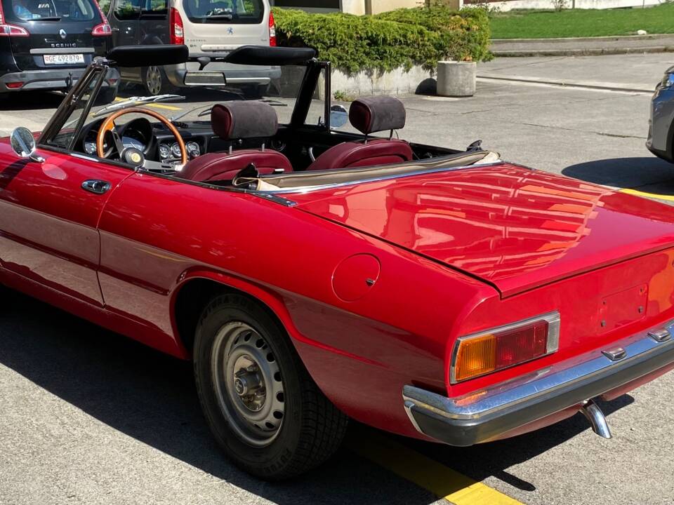 Image 30/50 de Alfa Romeo Spider Veloce 2000 (1973)