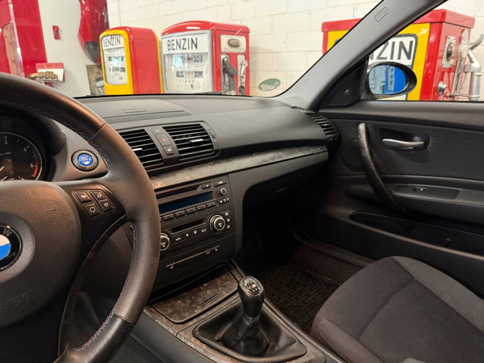 Image 8/18 of BMW 118i (2008)