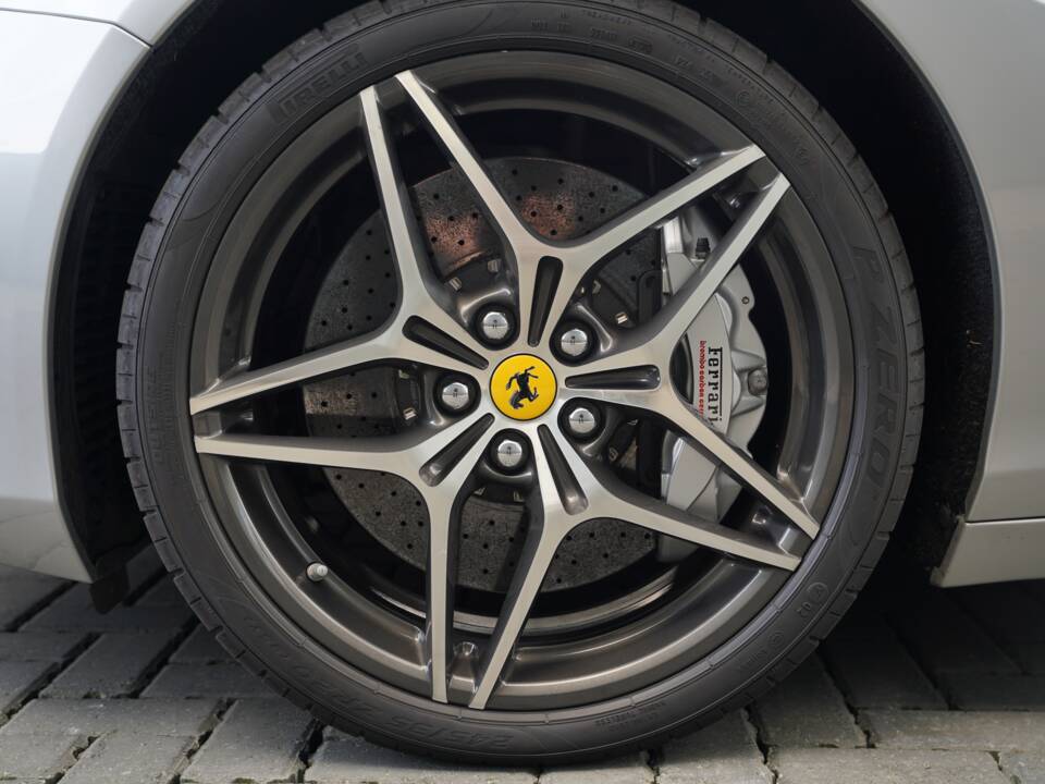 Bild 44/50 von Ferrari California T (2015)