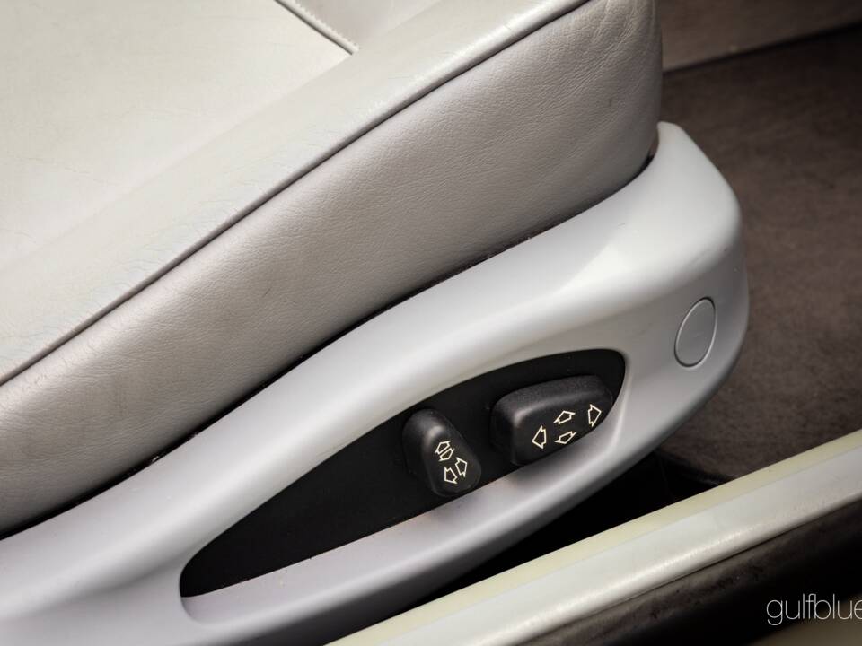 Image 22/56 of BMW 323Ci (2000)