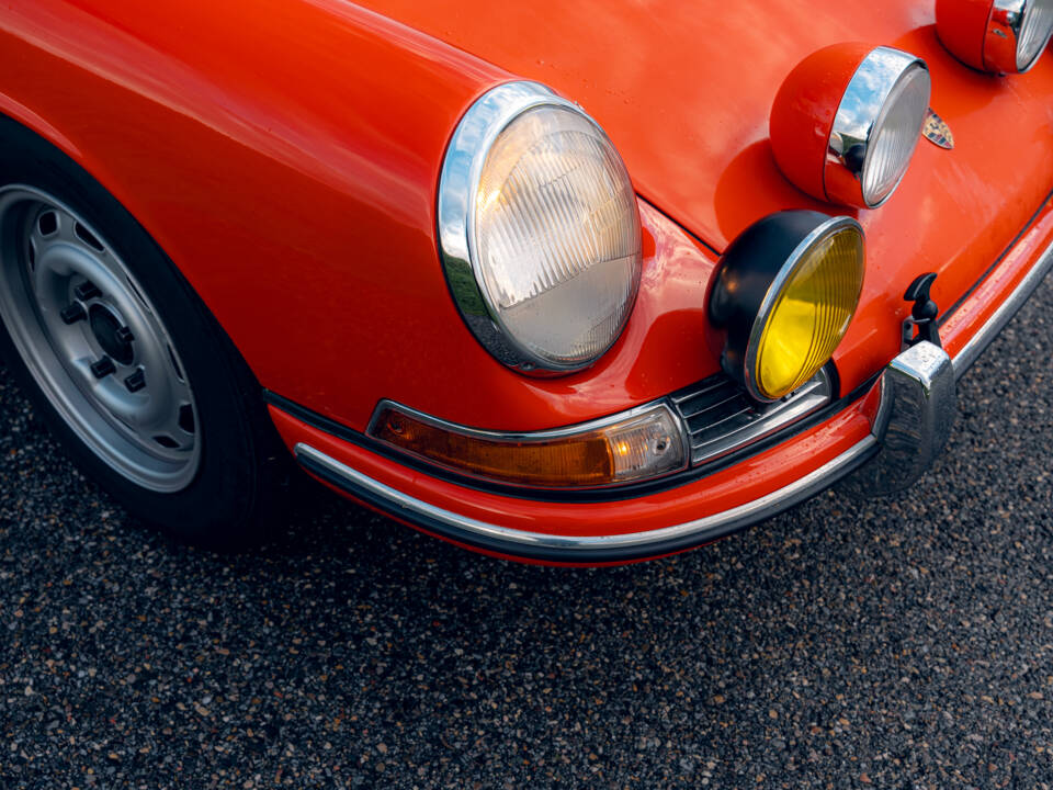 Image 38/63 of Porsche 911 R (1967)