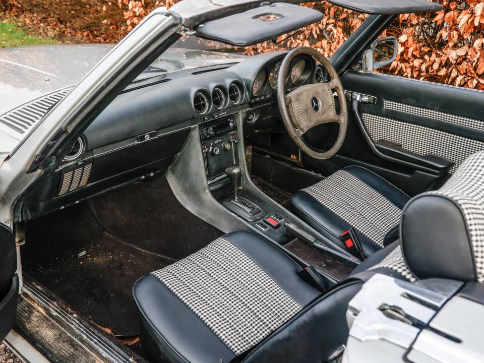 Image 34/40 of Mercedes-Benz 450 SL (1977)