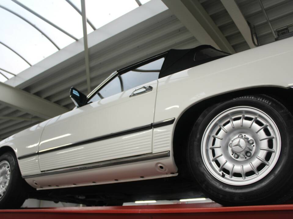 Image 9/50 de Mercedes-Benz 280 SL (1977)