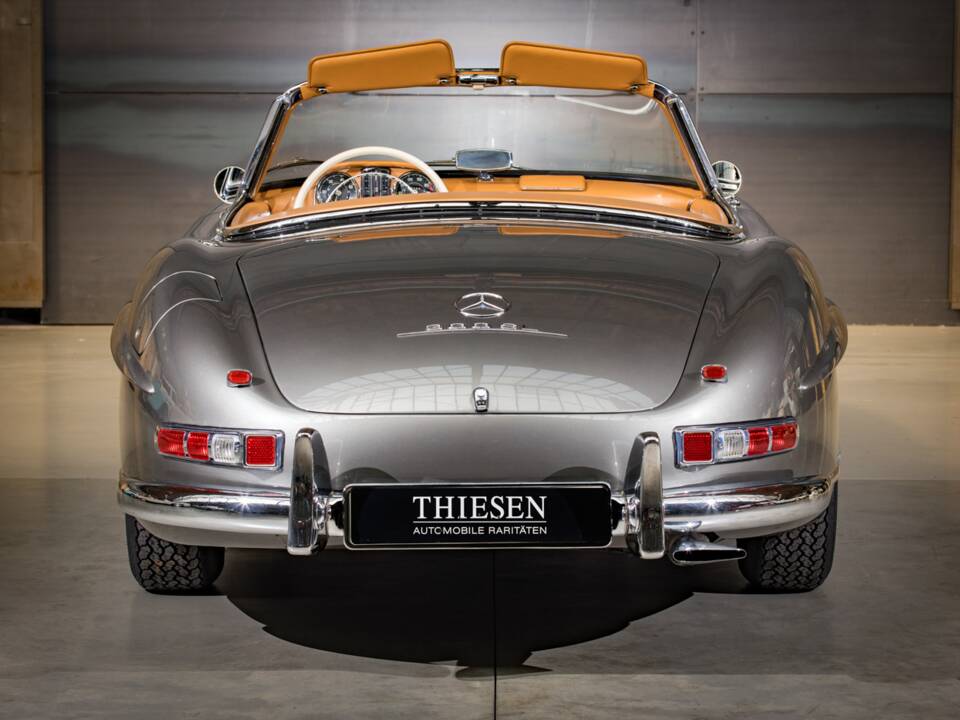 Image 6/22 de Mercedes-Benz 300 SL Roadster (1961)