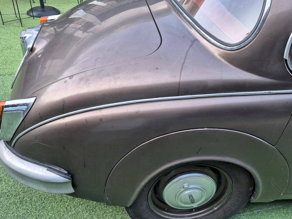 Bild 27/76 von Jaguar Mk II 2.4 (1963)
