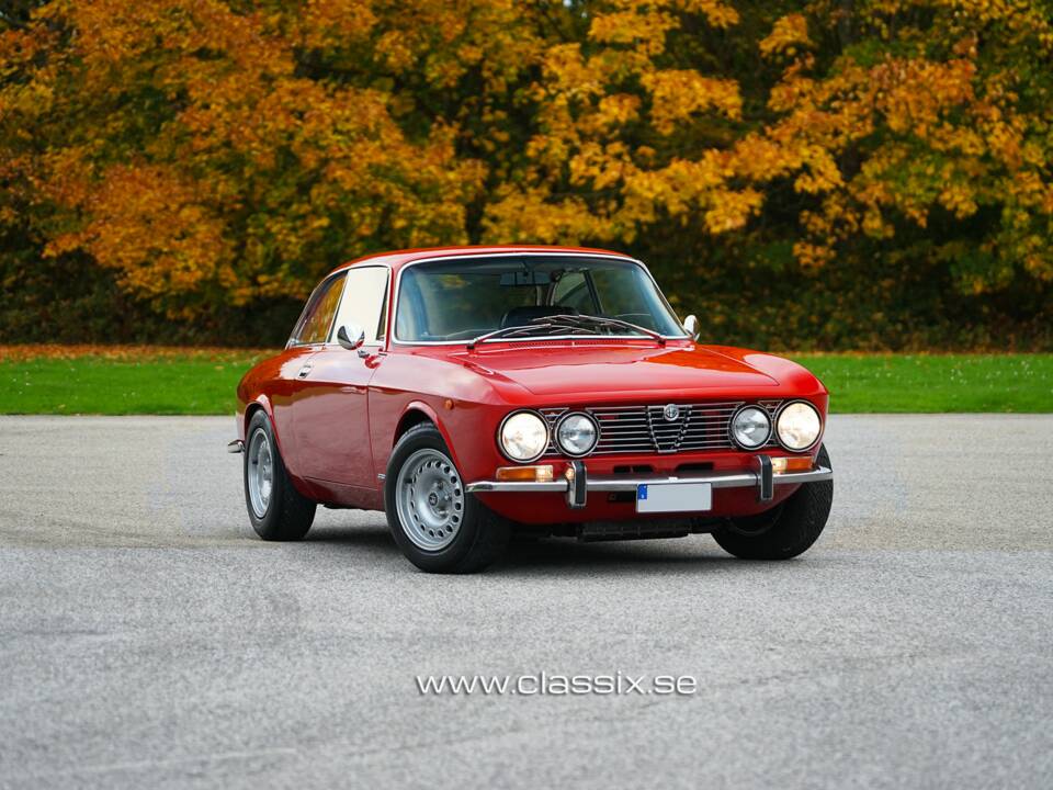 Bild 1/21 von Alfa Romeo 2000 GT Veloce (1974)