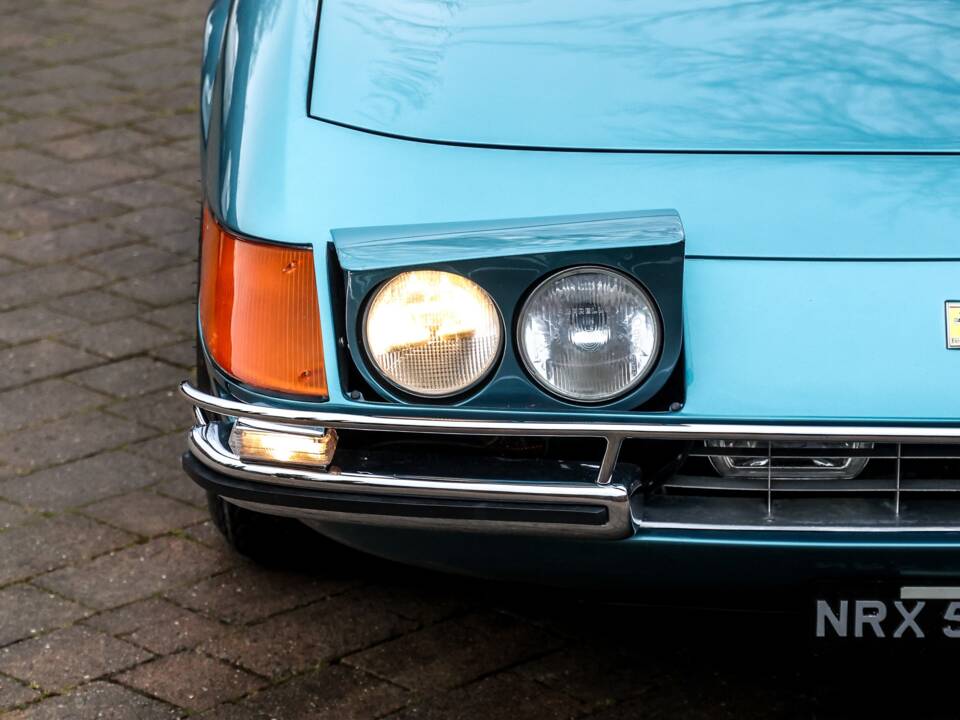 Image 32/65 of Ferrari 365 GTB&#x2F;4 Daytona (1972)