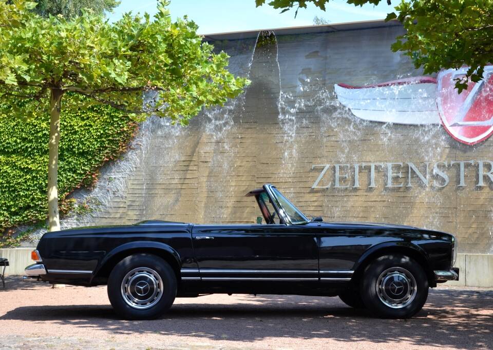 Immagine 4/26 di Mercedes-Benz 280 SL (1970)