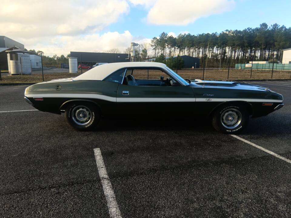 Image 11/36 of Dodge Challenger R/T (1970)