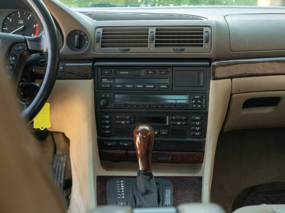 Imagen 35/50 de BMW 725tds (1997)