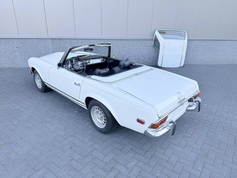 Image 9/50 of Mercedes-Benz 280 SL (1970)