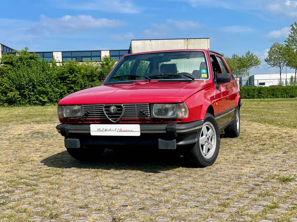 Afbeelding 2/20 van Alfa Romeo Giulietta 1.8 (1982)