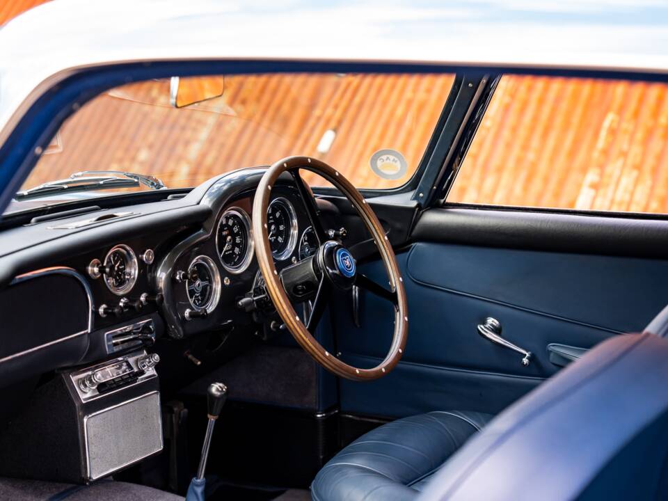 Image 25/56 of Aston Martin DB 4 (1960)