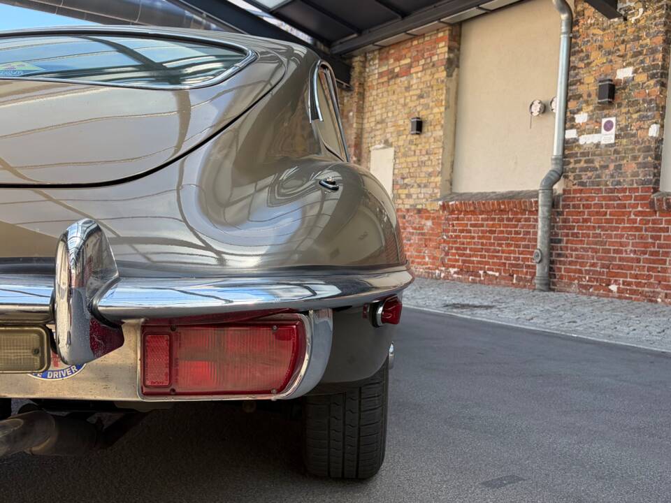 Image 15/81 de Jaguar Type E (2+2) (1969)