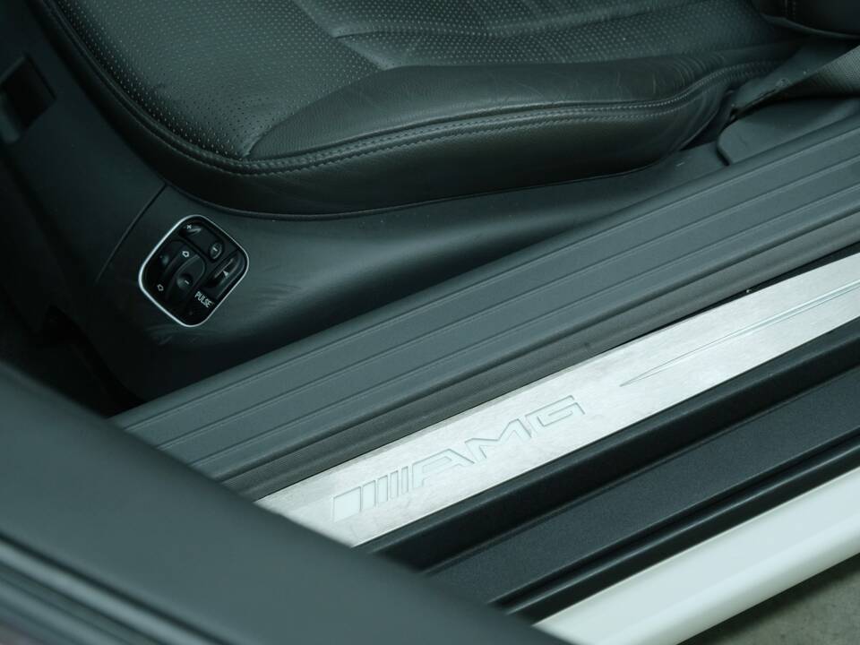 Image 50/50 of Mercedes-Benz SL 55 AMG (2003)