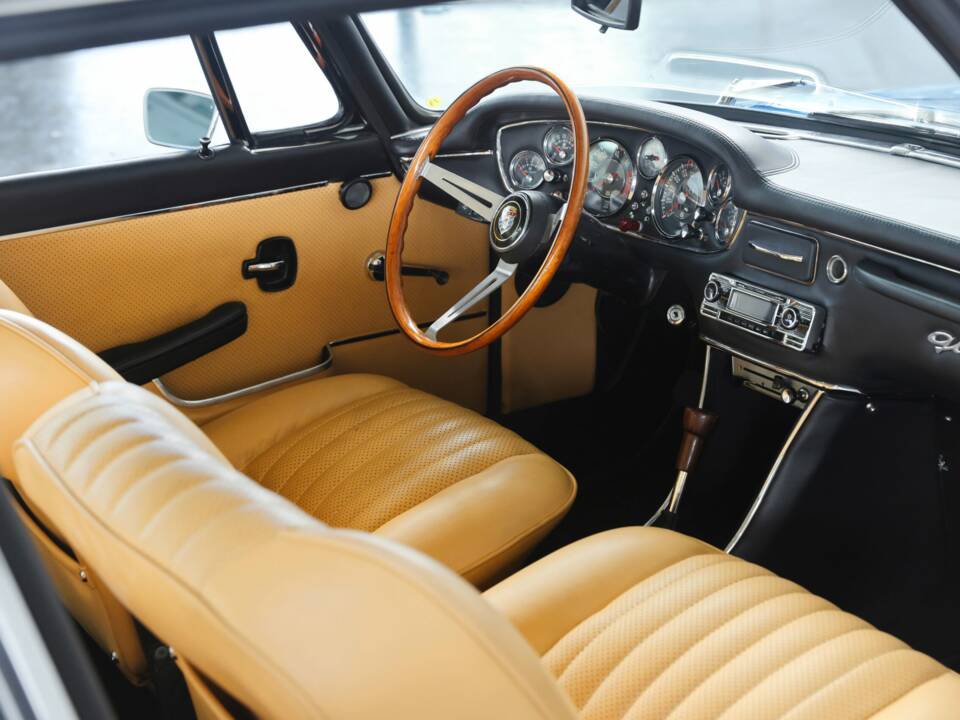 Bild 31/50 von Glas 2600 V8 (1967)