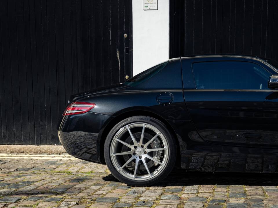 Bild 16/38 von Mercedes-Benz SLS AMG (2011)