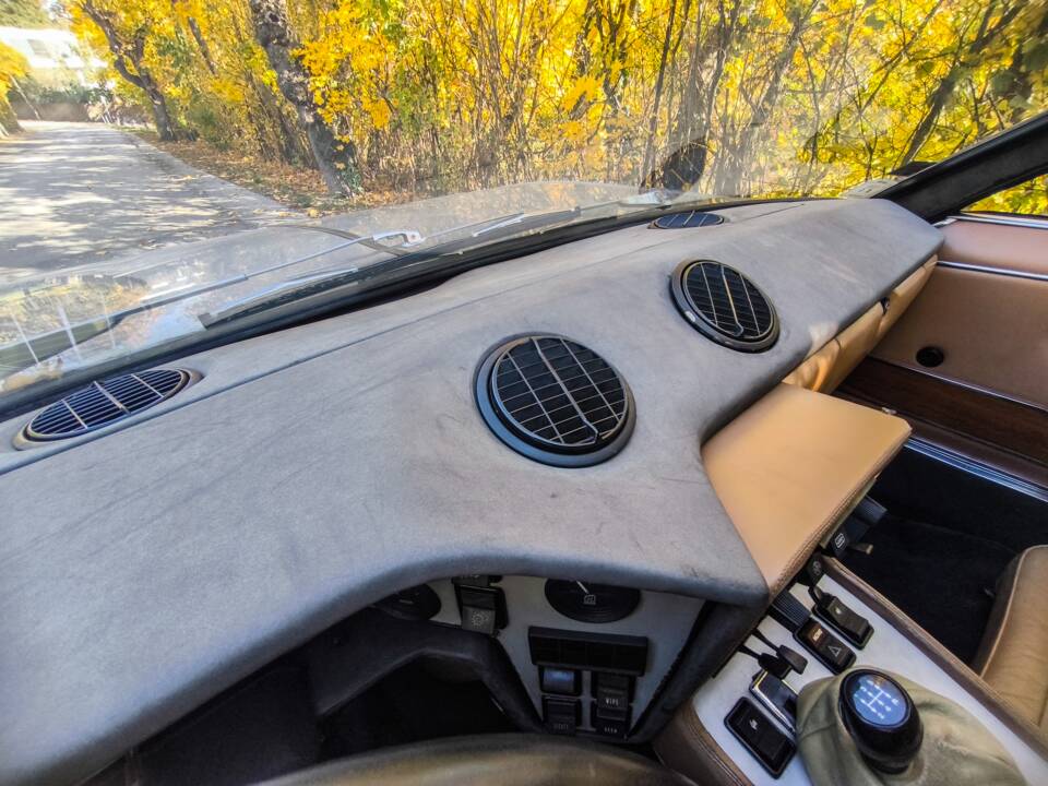 Bild 31/35 von Lamborghini Espada 400 GT (1976)