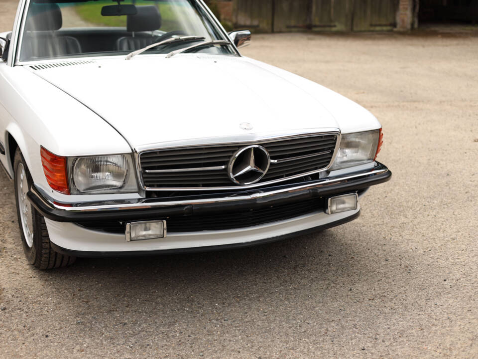 Image 44/85 of Mercedes-Benz 560 SL (1986)