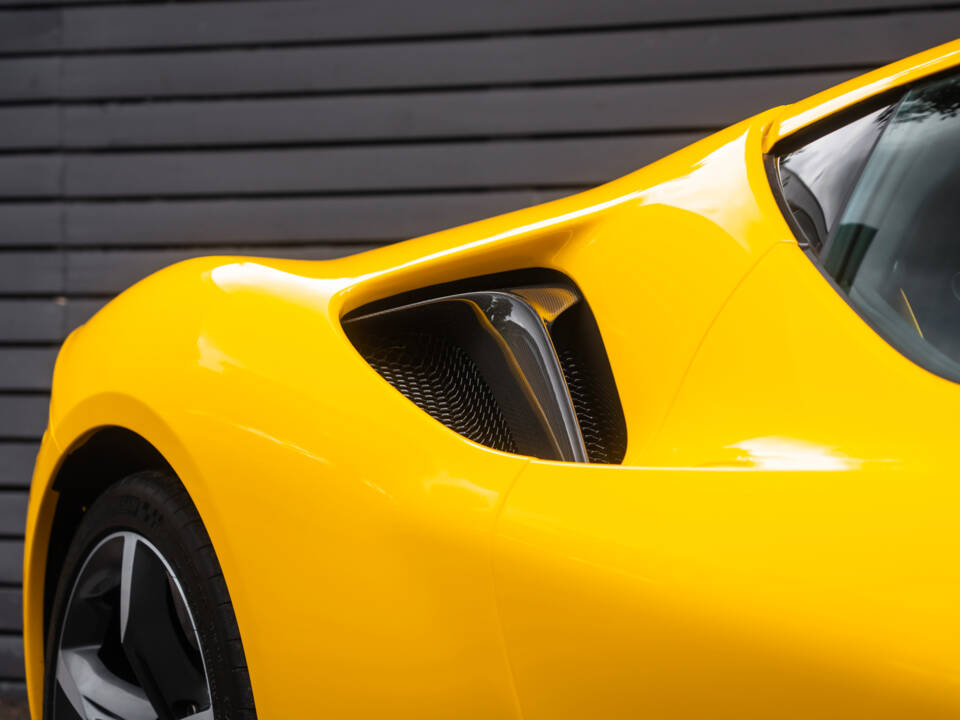 Immagine 53/61 di Ferrari SF90 Stradale (2021)