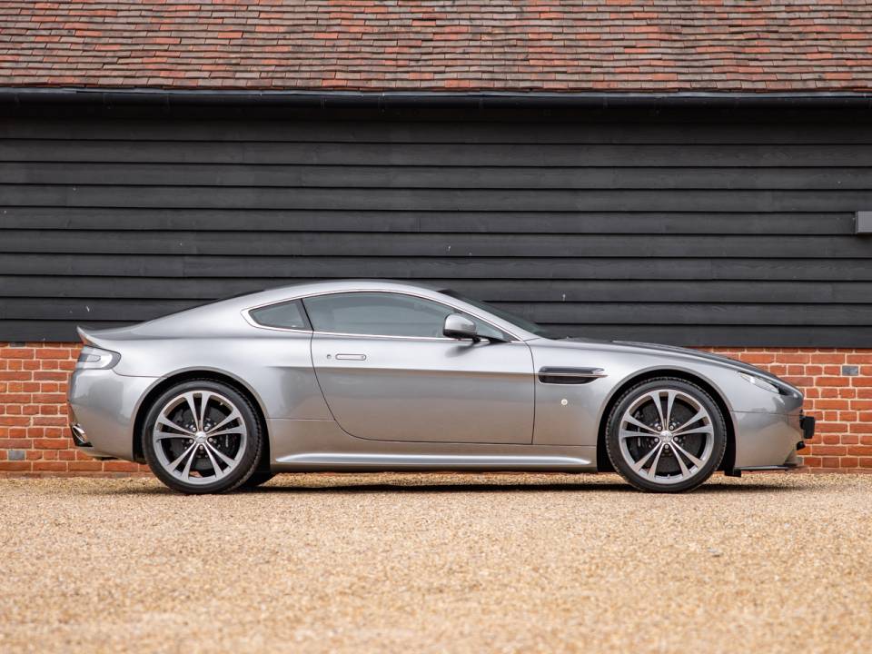 Bild 2/50 von Aston Martin V12 Vantage (2011)