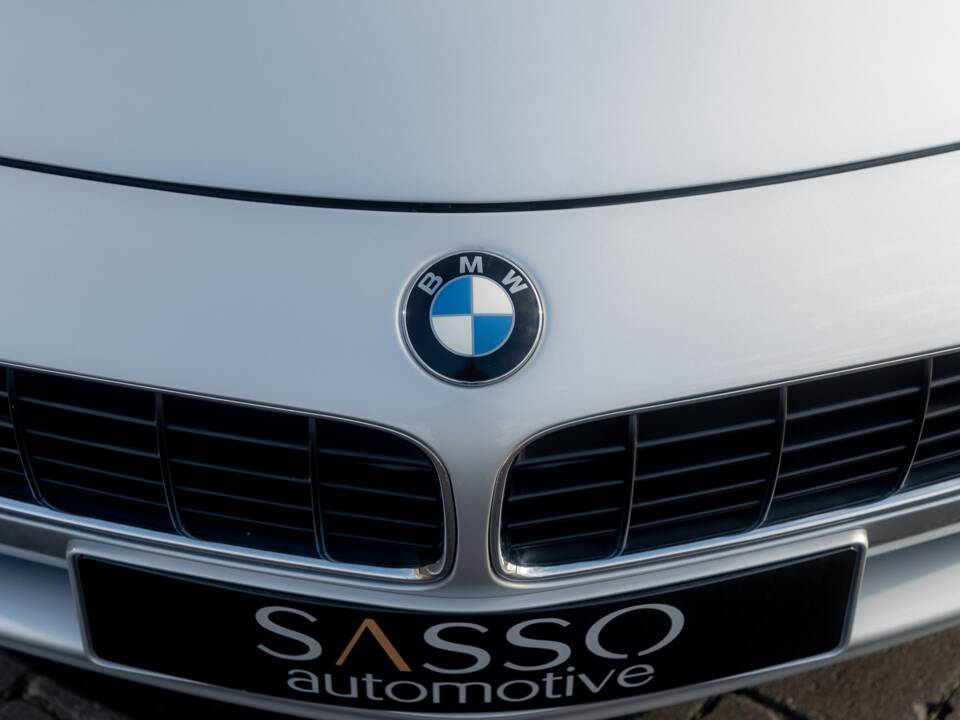 Image 48/84 of BMW Z8 (2001)