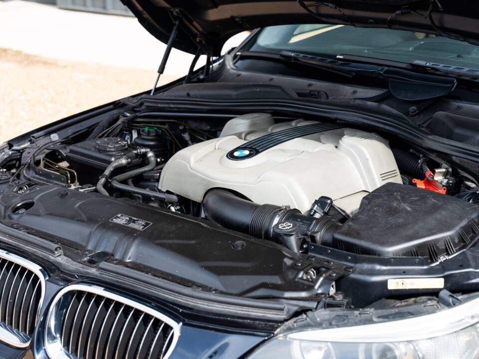 Imagen 10/65 de BMW 545i Touring (2005)