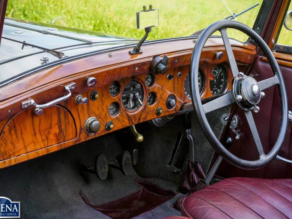 Image 32/50 of Bentley 3 1&#x2F;2 Liter Park Ward DHC (1934)