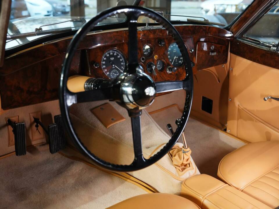 Image 11/22 of Jaguar XK 120 FHC (1960)
