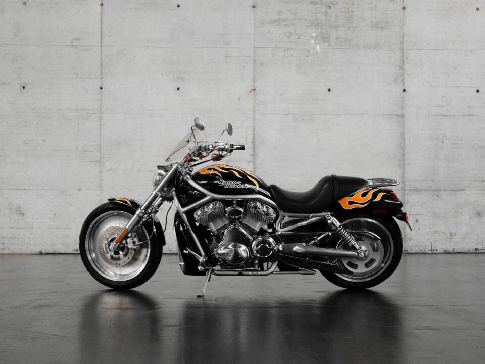 Immagine 2/18 di Harley-Davidson DUMMY (2004)