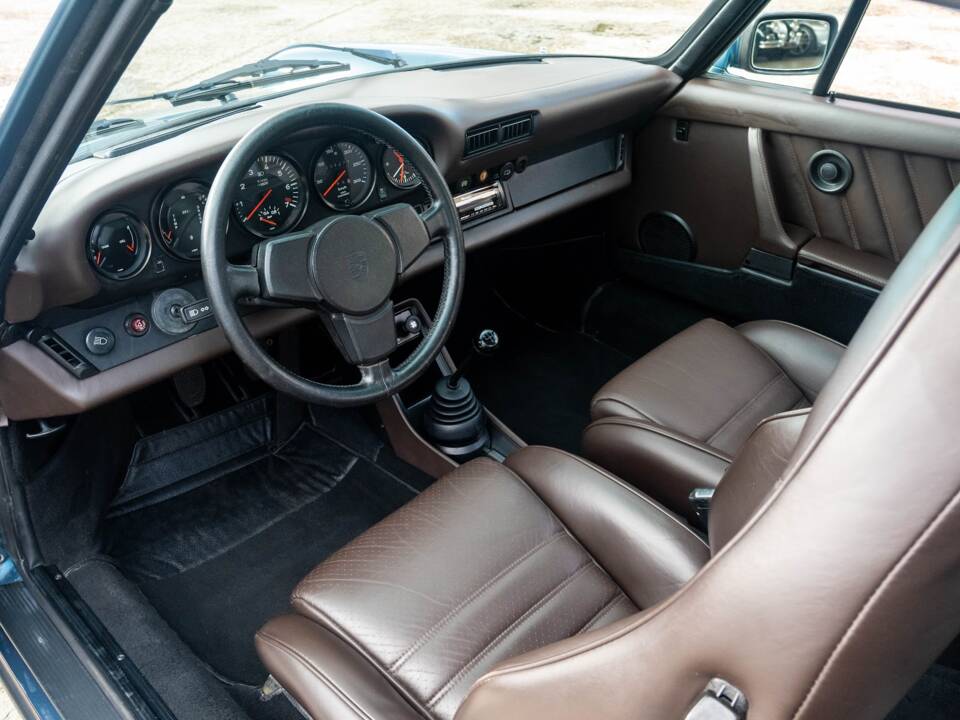 Image 17/34 of Porsche 911 Turbo 3.3 (1978)