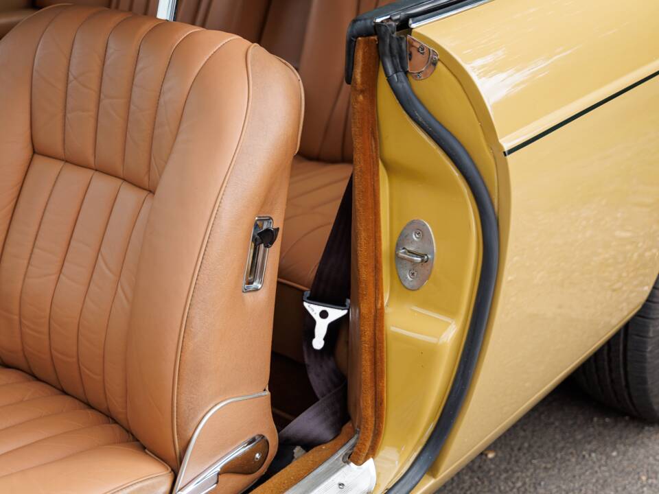 Bild 12/40 von Daimler Sovereign 4.2 (1976)