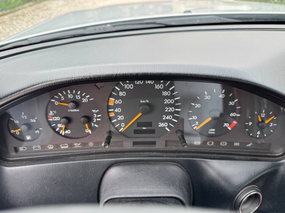 Image 33/51 of Mercedes-Benz SL 320 (1996)