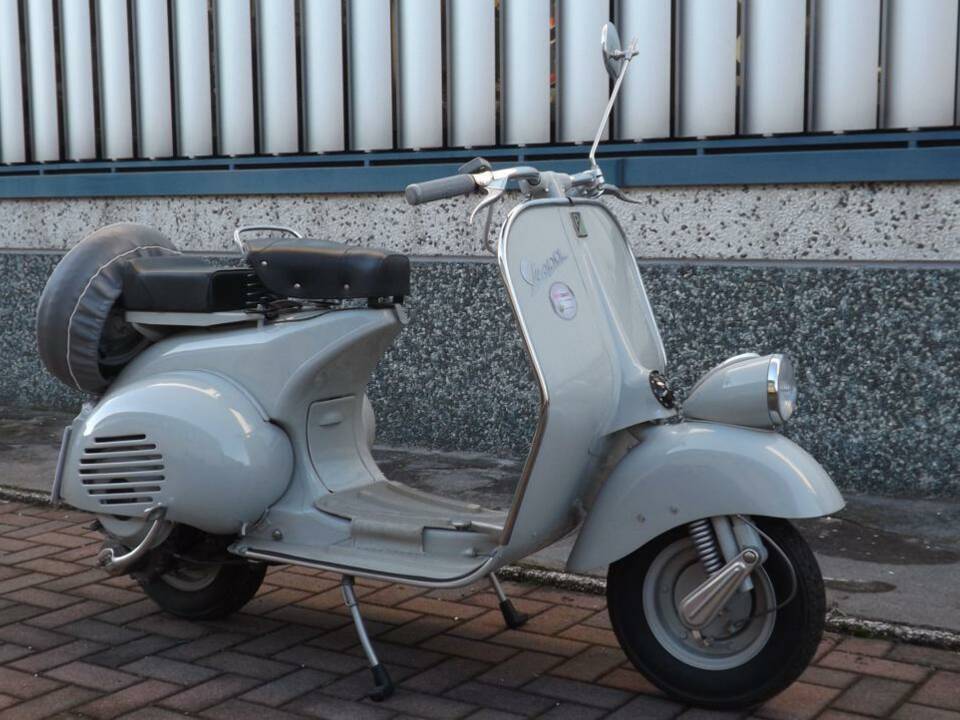 Immagine 2/50 di Piaggio Vespa 125 (1955)