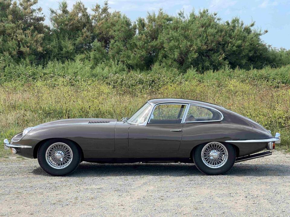 Image 2/12 of Jaguar E-Type (1971)