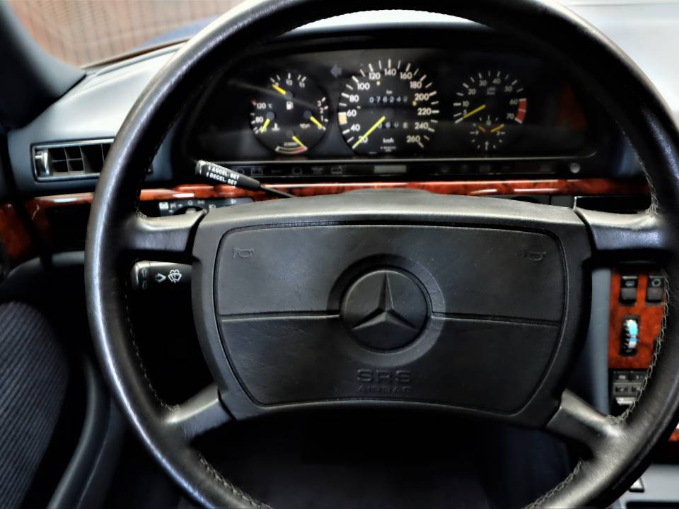Immagine 73/84 di Mercedes-Benz 560 SEL (1987)