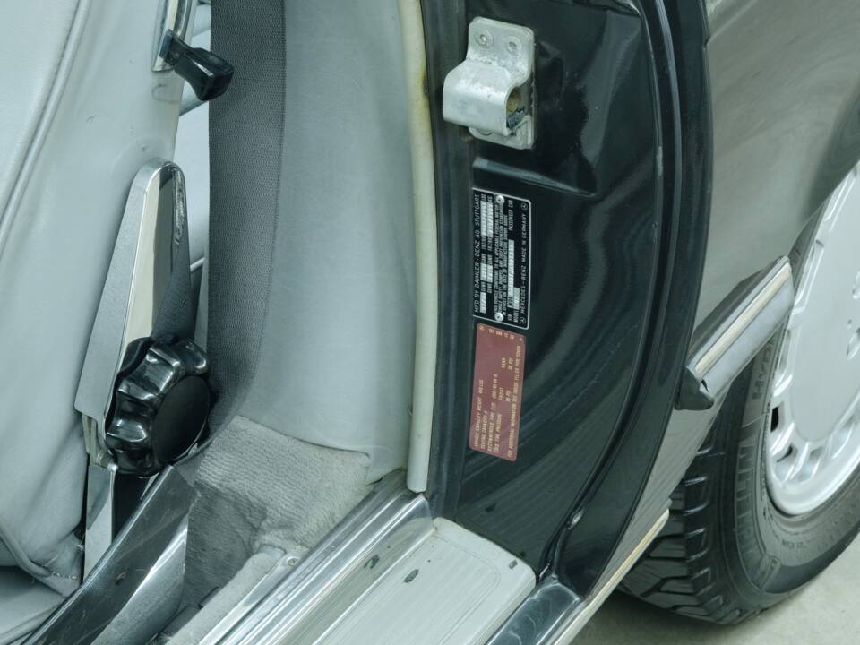 Image 25/50 de Mercedes-Benz 560 SL (1988)