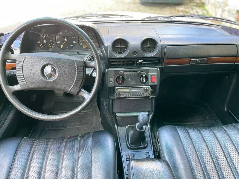 Bild 55/73 von Mercedes-Benz 300 D (1977)
