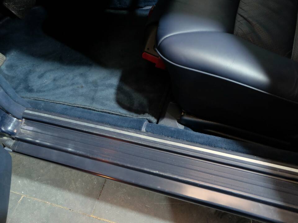 Afbeelding 13/32 van Mercedes-Benz 560 SEL (1990)