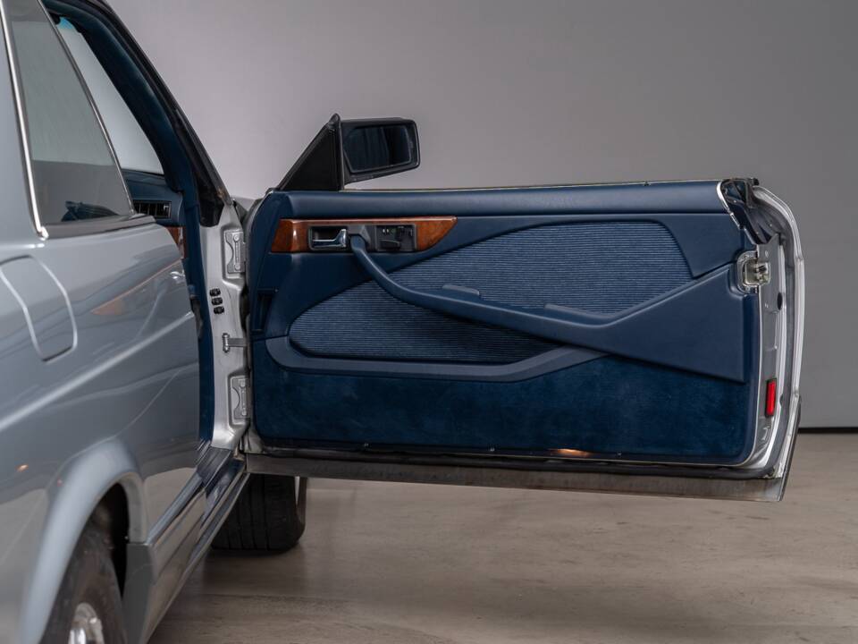 Bild 20/35 von Mercedes-Benz 560 SEC (1988)