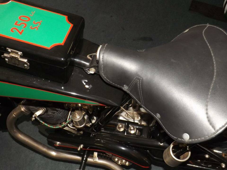 Afbeelding 9/33 van Ravat 250 (1913)