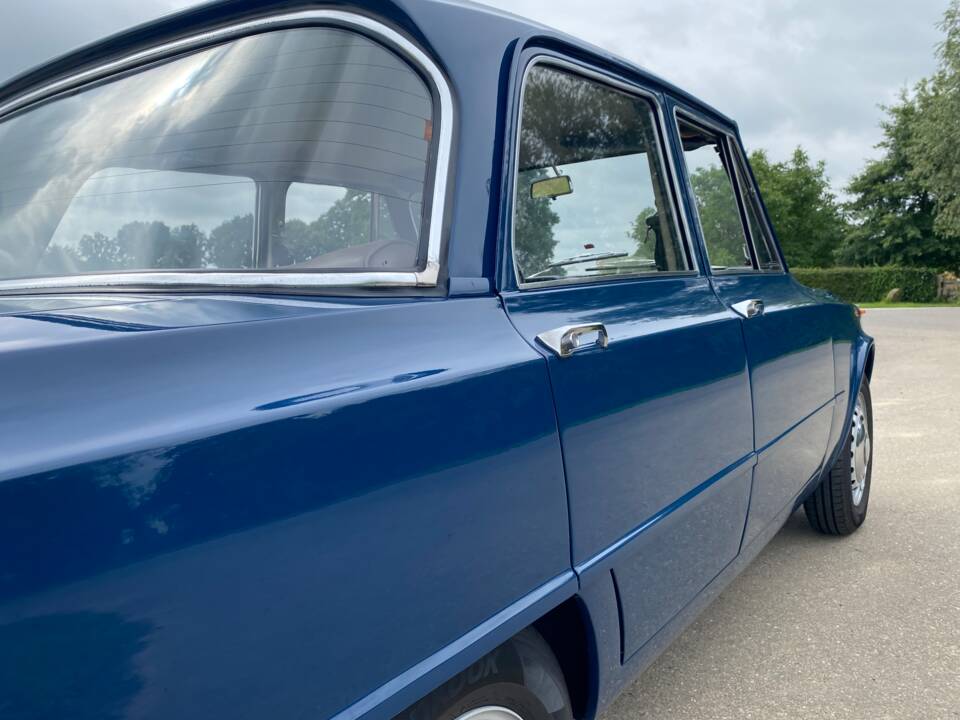 Image 32/75 of Alfa Romeo Giulia 1300 TI (1966)