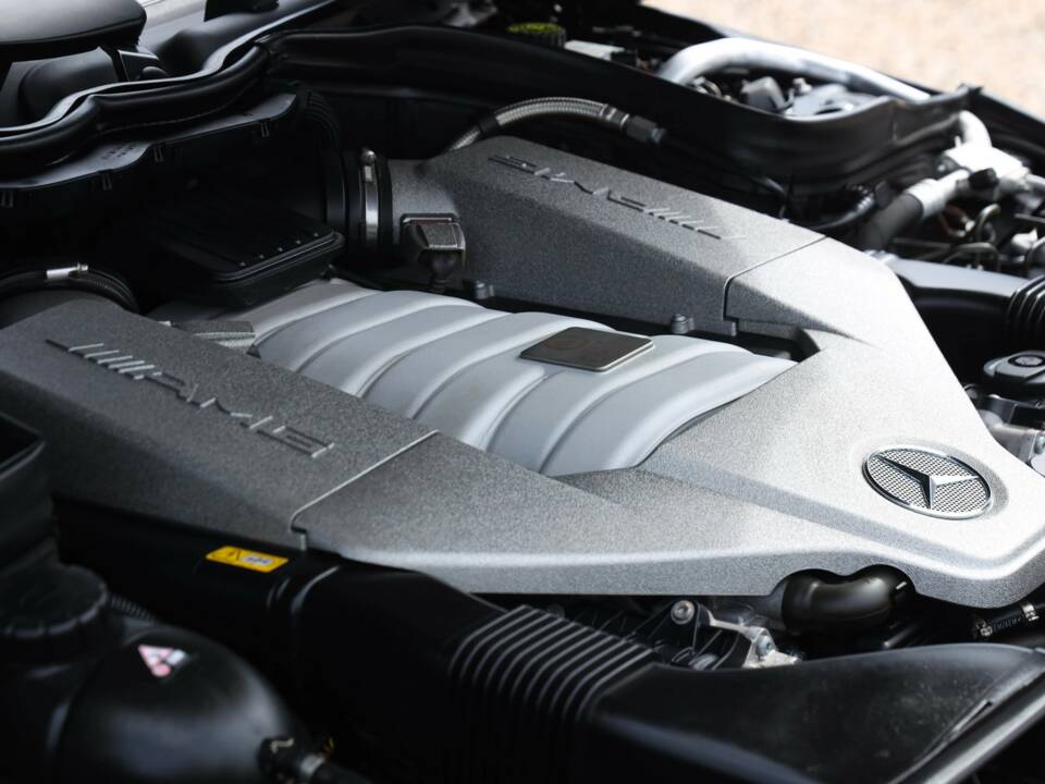 Image 22/50 of Mercedes-Benz C 63 AMG (2012)