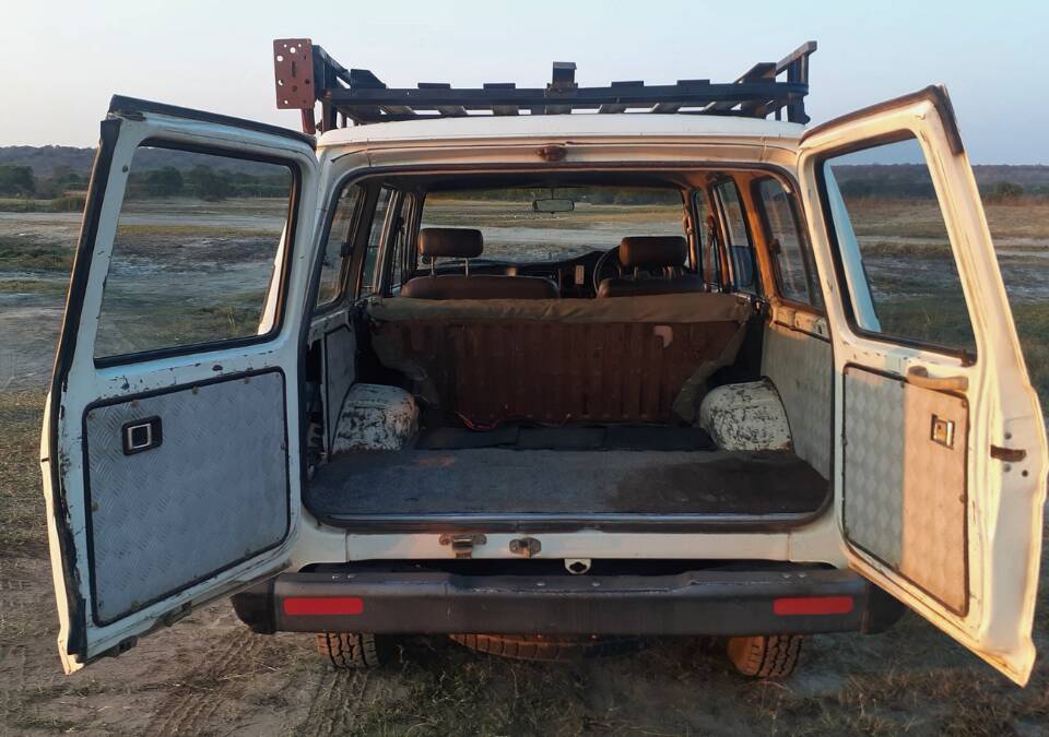 Image 53/61 of Toyota Land Cruiser FJ 62 (1989)