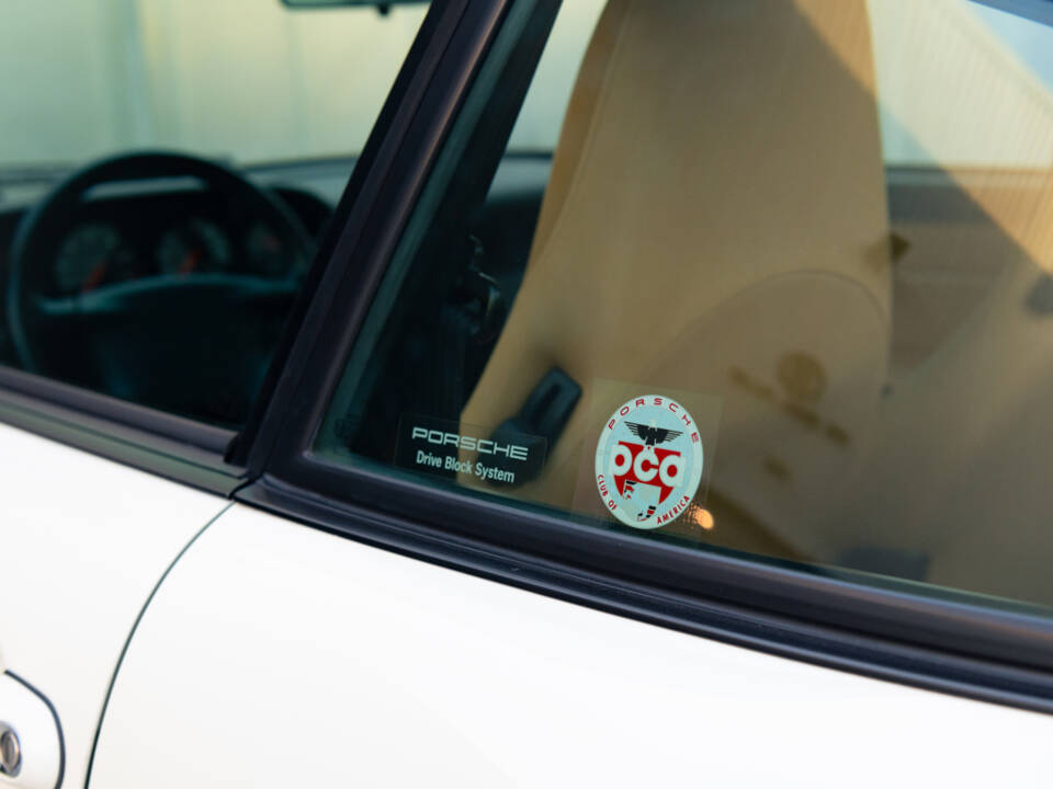 Bild 46/50 von Porsche 911 Carrera 4S (1996)