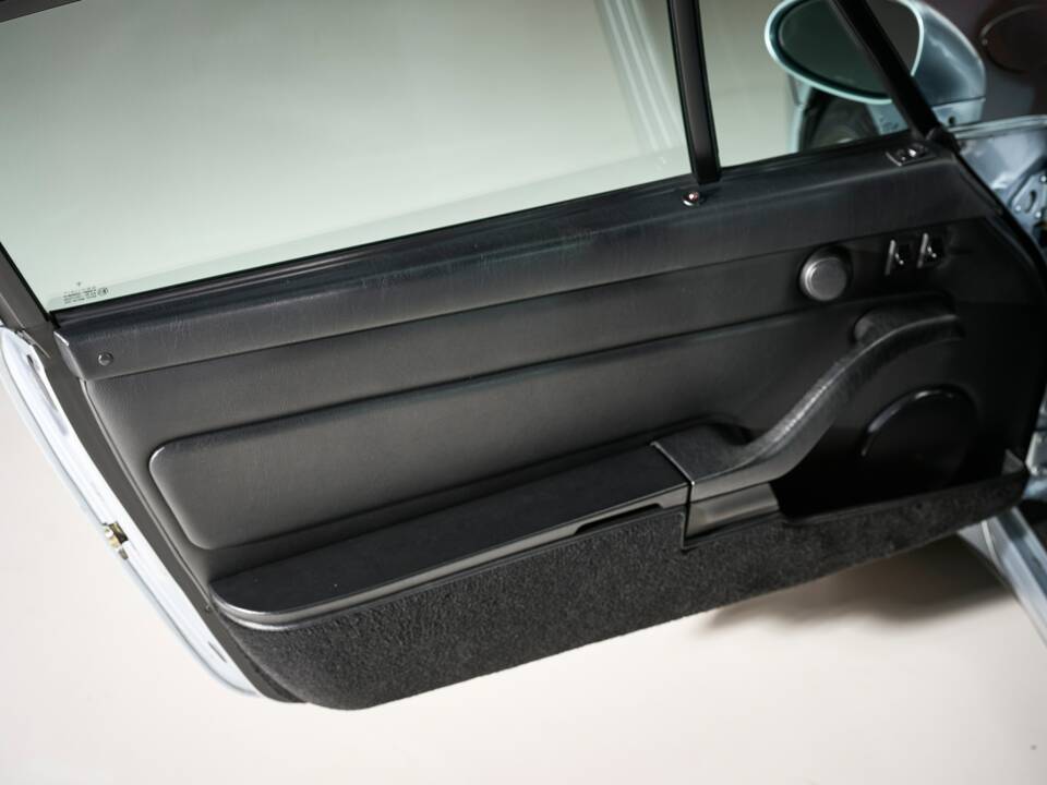 Image 19/36 de Porsche 911 Carrera (1995)