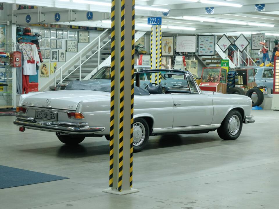 Image 11/50 of Mercedes-Benz 280 SE 3,5 (1970)