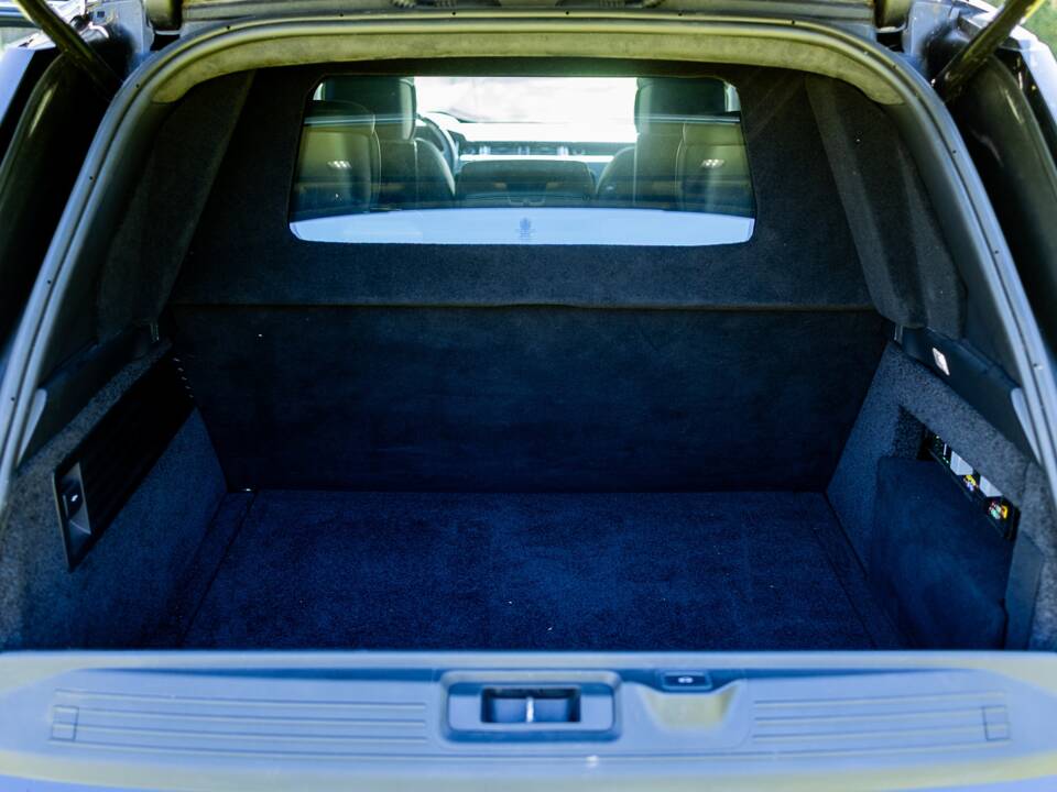 Image 39/49 of Land Rover Range Rover V8 Armoured (2022)