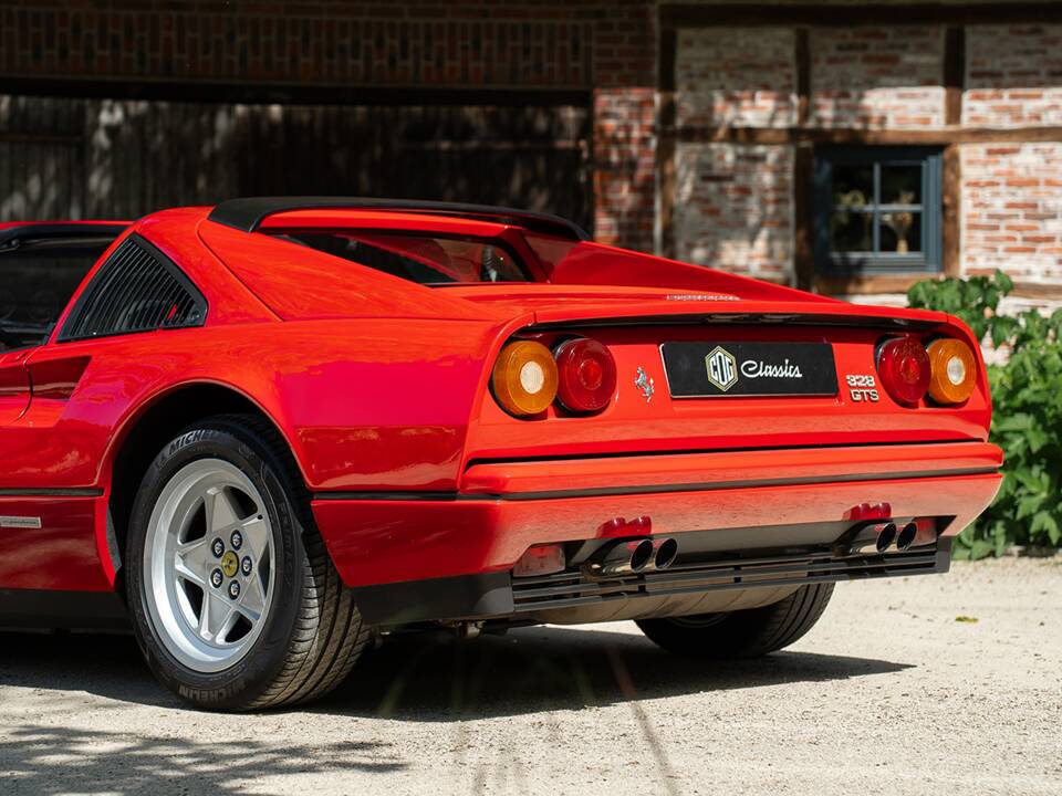 Bild 10/38 von Ferrari 328 GTS (1986)