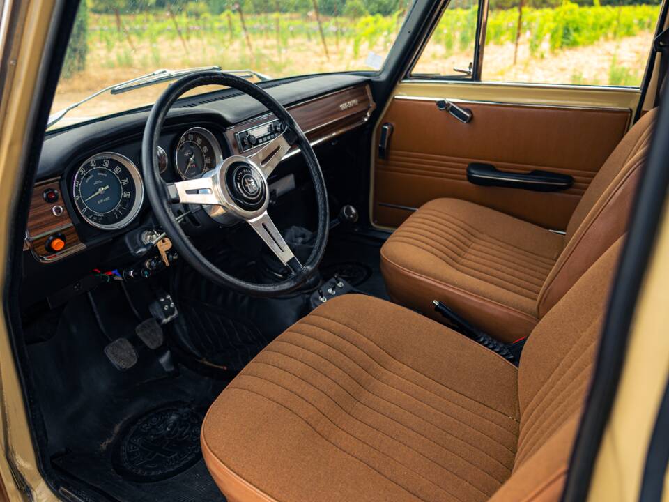 Image 7/18 of Alfa Romeo Giulia 1300 Super (1971)